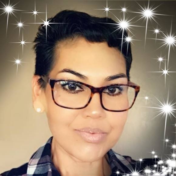 Profile Picture of Claudia Lara (@laraclaudia88) on Poshmark