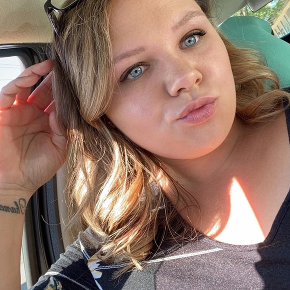 Profile Picture of Chrissy Sciandra (@chrissysciandra) on Poshmark