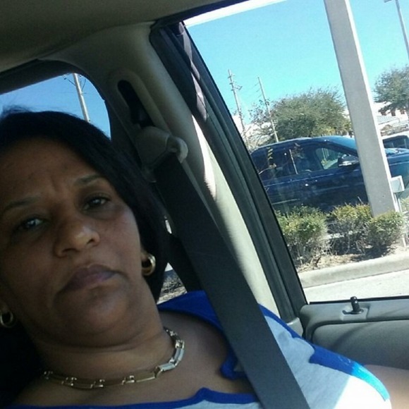 Profile Picture of Idilia Dmeza (@idiliadmeza) on Poshmark