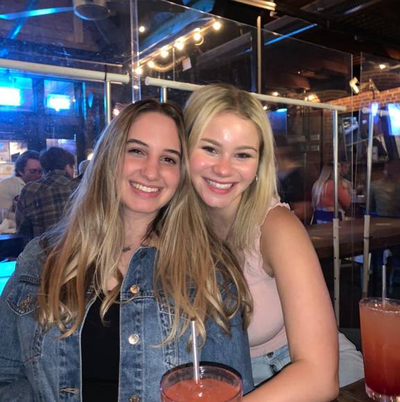 Profile Picture of Julia Charnas (@juliacharnas) on Poshmark