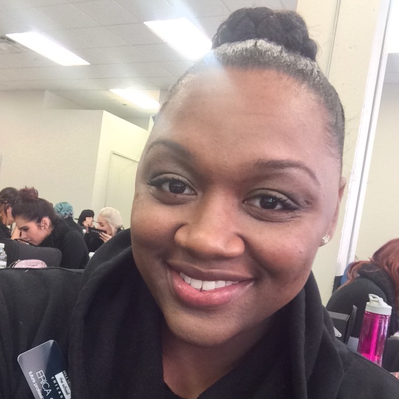 Profile Picture of Erica Bosby (@ebosby) on Poshmark