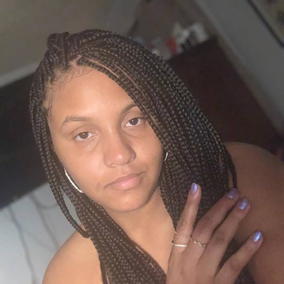 Profile Picture of Vanessa Bledsoe (@nessaballer21) on Poshmark