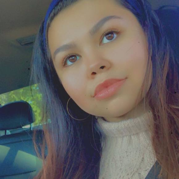 Profile Picture of Alex Schmaling (@alexscan) on Poshmark