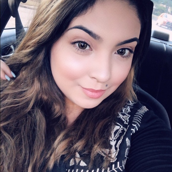 Profile Picture of Haide Vargas (@haidev) on Poshmark