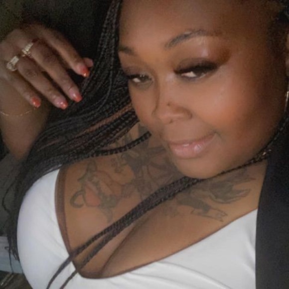 Profile Picture of Crystal Franklin (@crystalfrank587) on Poshmark