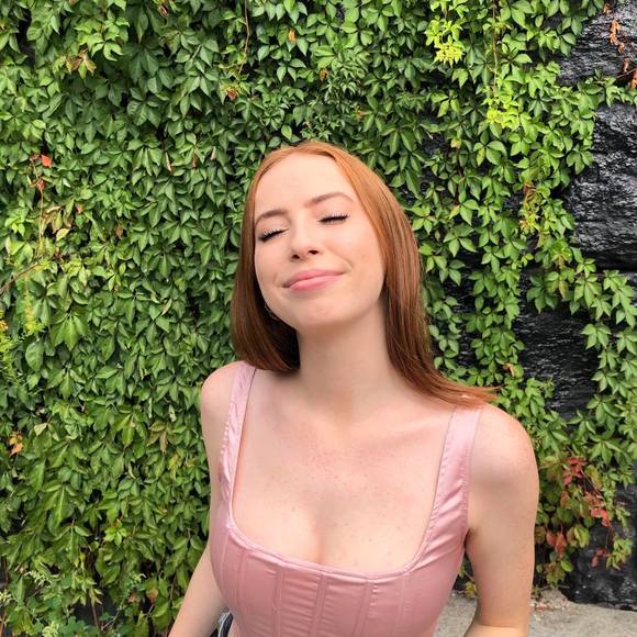 Profile Picture of Julia Fumo (@juliaafumo) on Poshmark