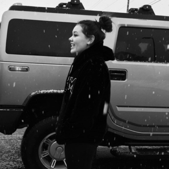 Profile Picture of Liberty Chretien (@liberooni_6) on Poshmark