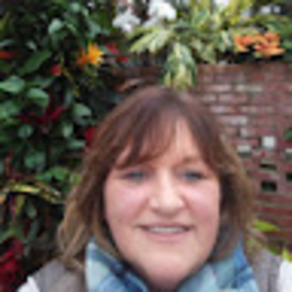Profile Picture of Brenda Menichelli (@brendakay924) on Poshmark