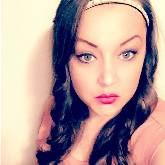 Profile Picture of Jacquie Passinetti (@jaks82) on Poshmark