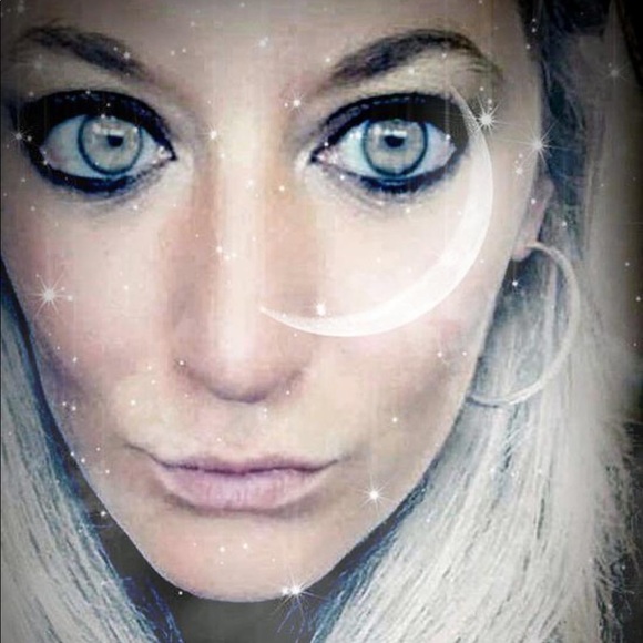 Profile Picture of Kimberly Kessler (@kkessler1242) on Poshmark
