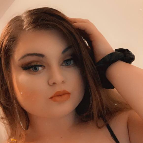 Profile Picture of Gabrielle Koehler (@gabriellekoehle) on Poshmark