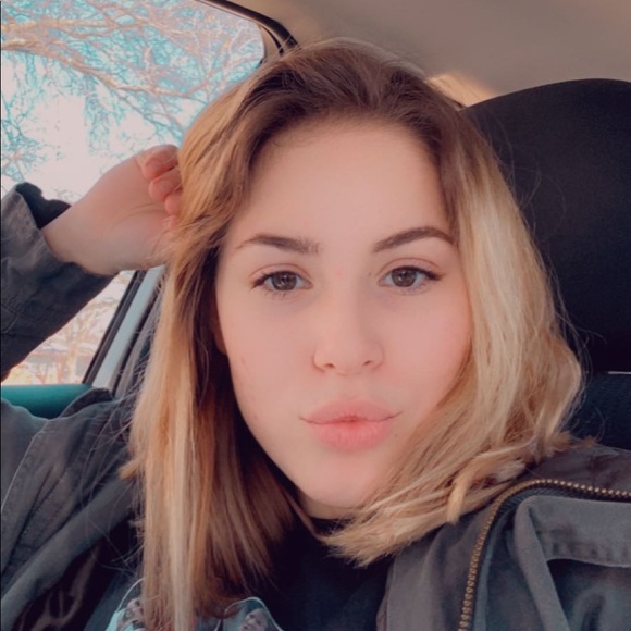Profile Picture of Kylee Franco (@kylee_franco) on Poshmark