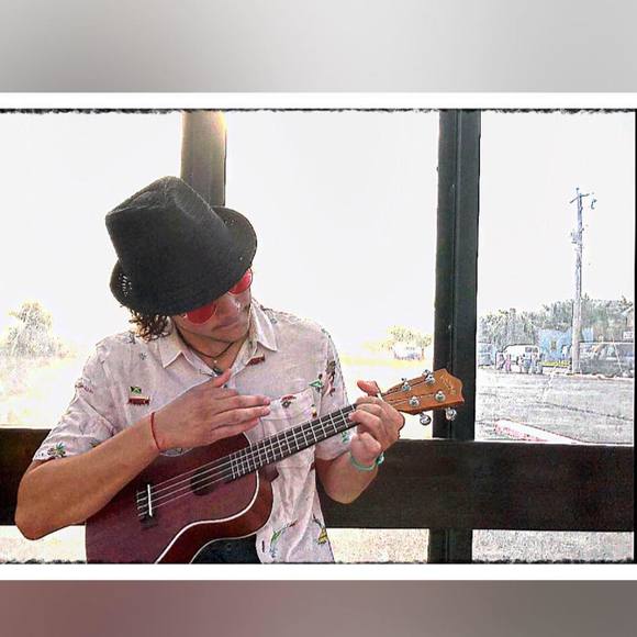 Profile Picture of Andrew Abbott (@fairresailappar) on Poshmark