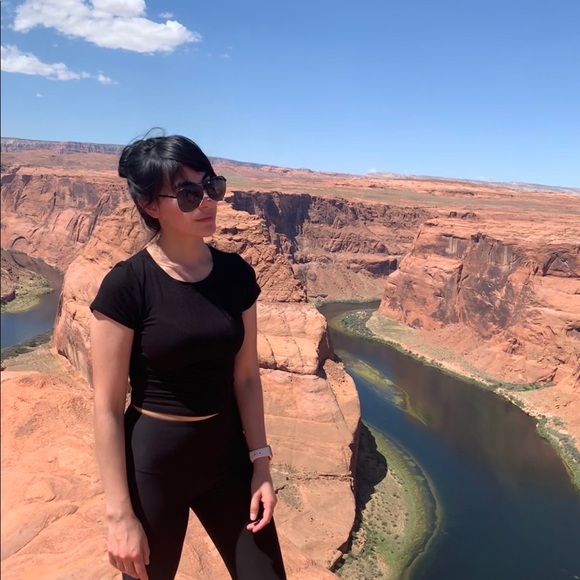 Profile Picture of Clara Rocha (@clara_rocha) on Poshmark