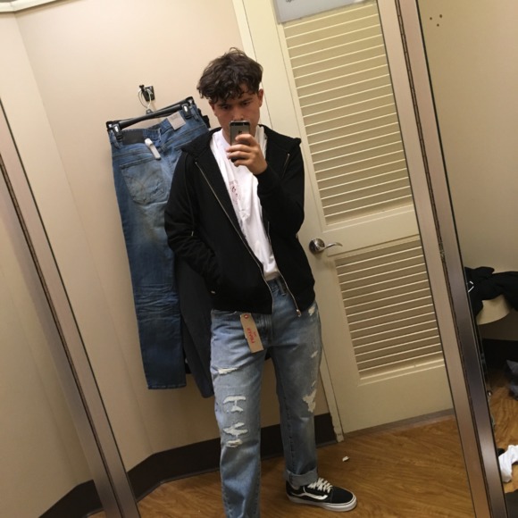 Profile Picture of David Peter (@cozypete) on Poshmark