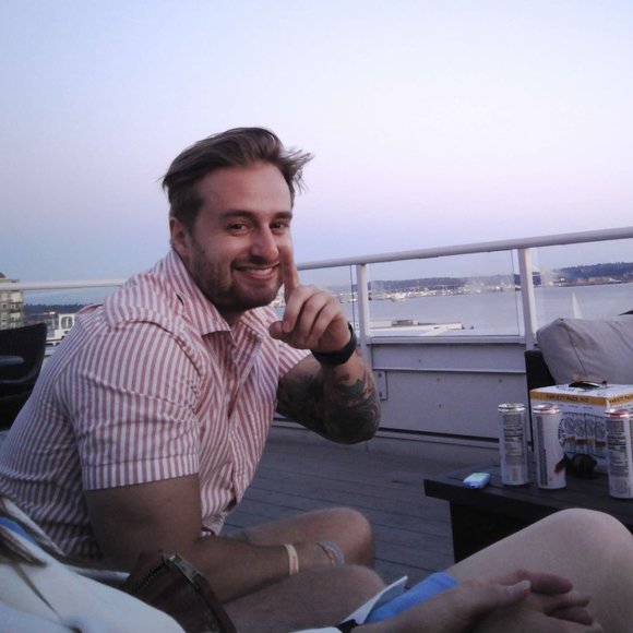 Profile Picture of Pat Walls (@patwallsjuunior) on Poshmark