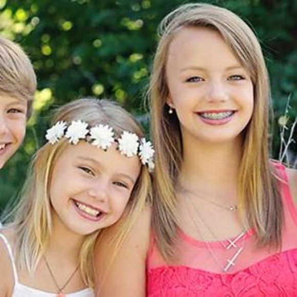 Profile Picture of Stephanie Wirth (@stephaniejwirth) on Poshmark