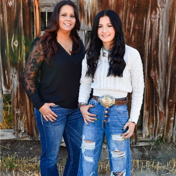 Profile Picture of Mandy Edwards (@mandyedwards718) on Poshmark