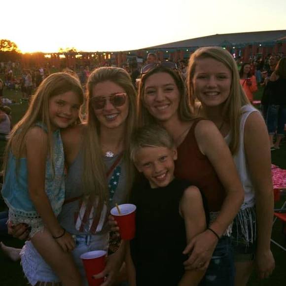 Profile Picture of Tabitha Bachmann (@tabithamay81) on Poshmark