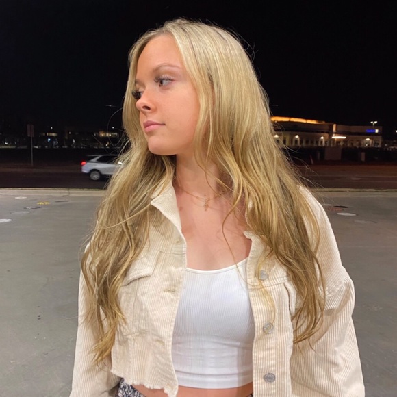 Profile Picture of Kiersten Lequieu (@kiersten43345) on Poshmark
