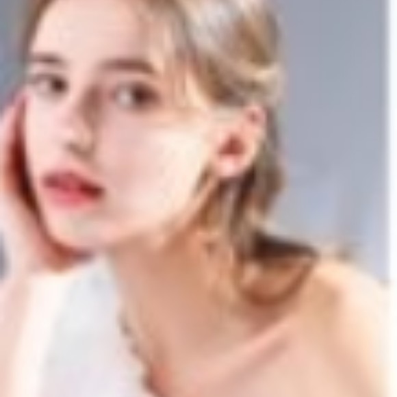 Profile Picture of Erna Kimberly (@erna42ah202) on Poshmark