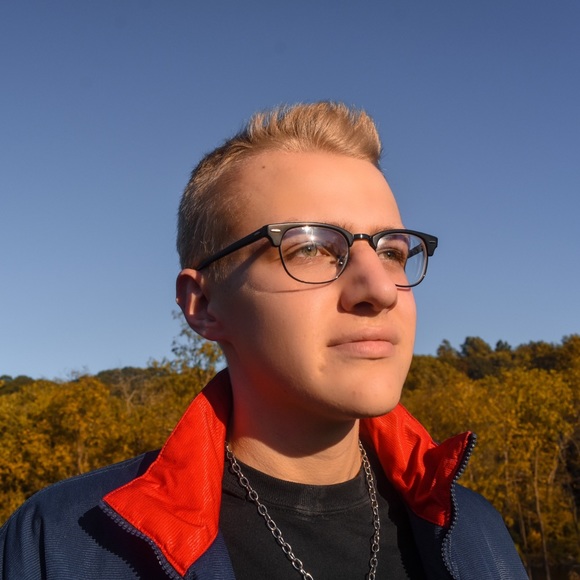 Profile Picture of Oliver Reidmiller (@oreidmiller) on Poshmark