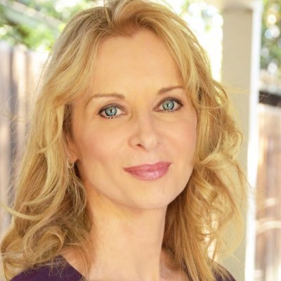 Profile Picture of Anna Simone Scott (@annasimonescott) on Twitter