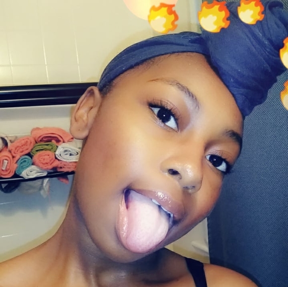 Profile Picture of Yoná Yona (@breybrey02) on Poshmark