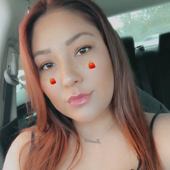 Profile Picture of Johannah Chacon (@habbag) on Poshmark