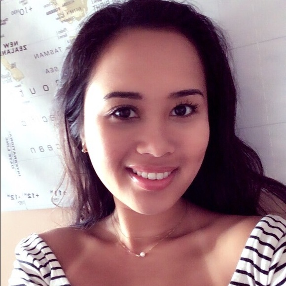 Profile Picture of Andrea Labata (@andilabt) on Poshmark