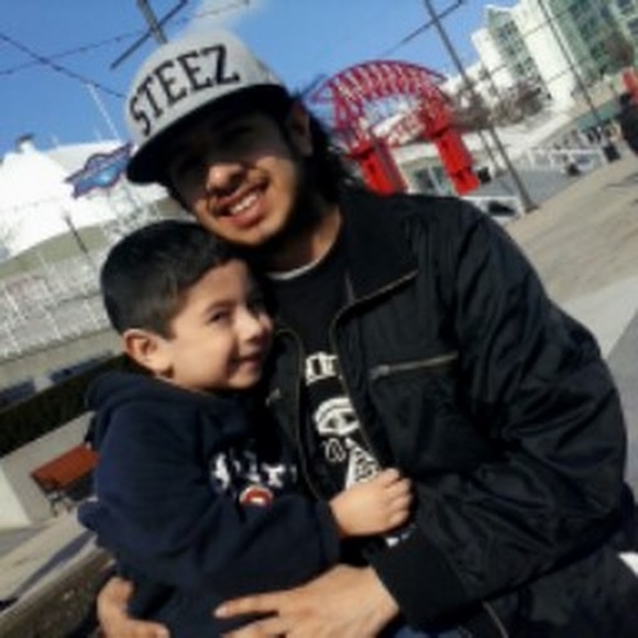 Profile Picture of Raymond Cerda (@rcerda4809) on Poshmark
