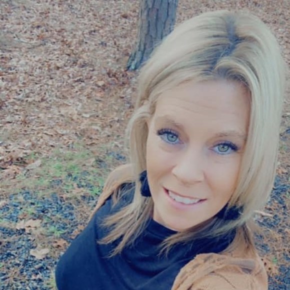 Profile Picture of Heather Foster (@hfoster04) on Poshmark