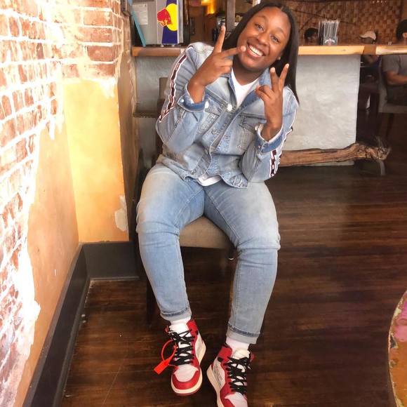 Profile Picture of Deenia Mcmiller (@djmcmllr) on Poshmark