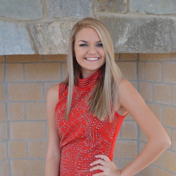 Profile Picture of Amanda Wilburn (@amandawilburn) on Poshmark