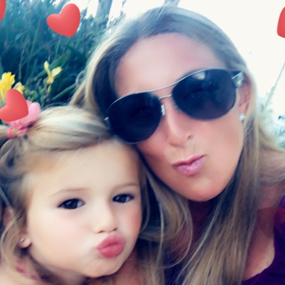 Courtney Bonenberger - Poshmark Profile Picture of Courtney Bonenberger (@cbonenberger) on Poshmark