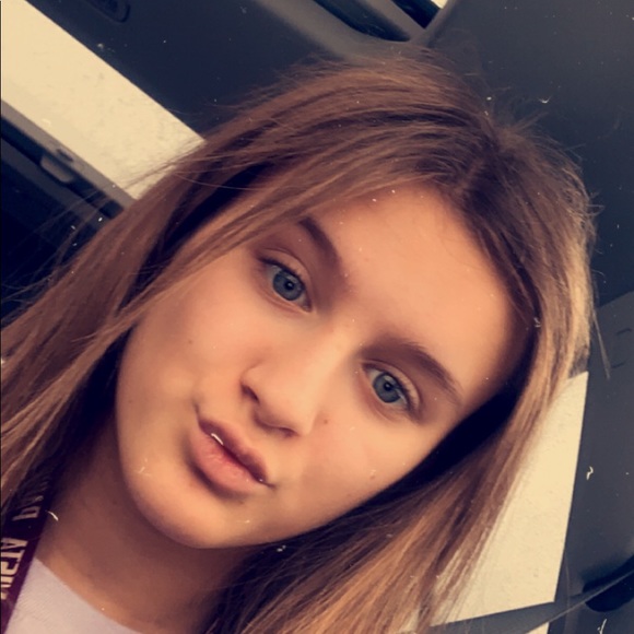 Emma Ortman - Poshmark Profile Picture of Emma Ortman (@heyyy_its_emma) on Poshmark