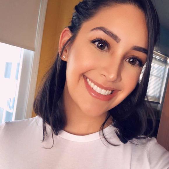 Profile Picture of Mariana Aristizabal (@mariarii) on Poshmark