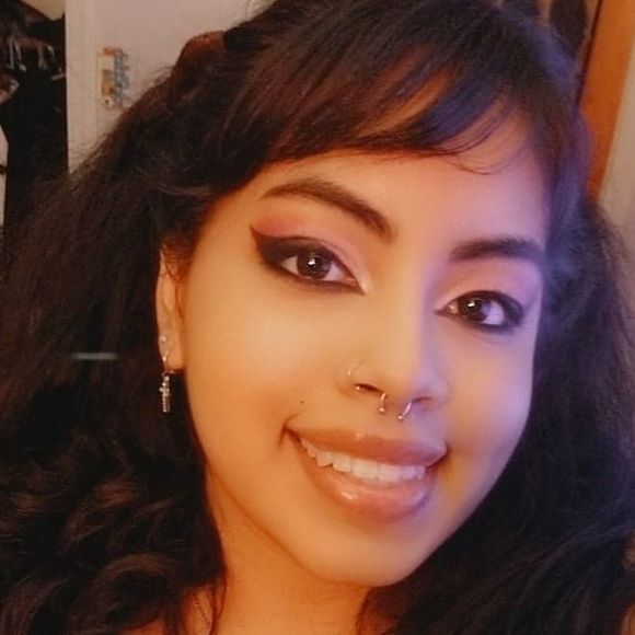 Profile Picture of Genesis Paz (@shiro98) on Poshmark