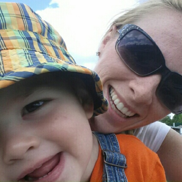 Profile Picture of Holly Runnells (@hollyanne30) on Poshmark