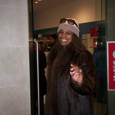 Profile Picture of Joyce Crawford (@blissycurheart) on Twitter