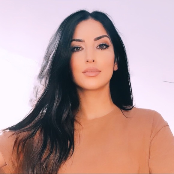 Profile Picture of Bianca Haskins (@biancahaskins) on Poshmark