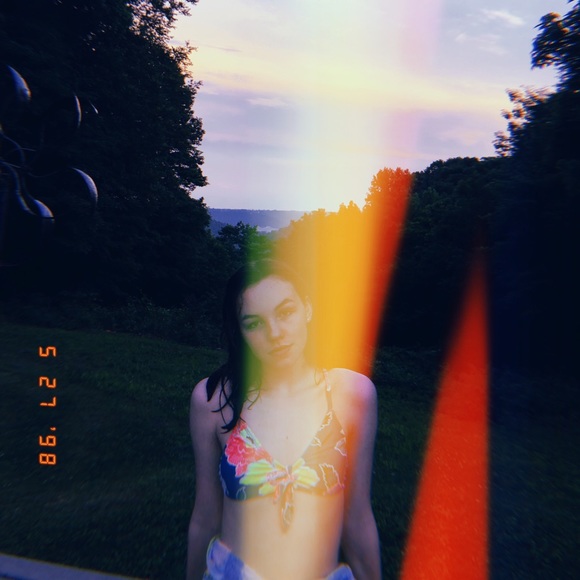 Profile Picture of Taylor Barron (@tayt4y16) on Poshmark