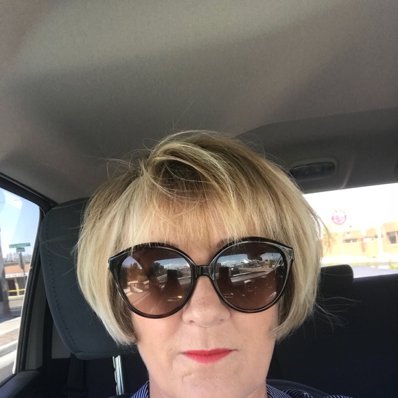 Profile Picture of Tina Wilkins (@tinawilkins) on Poshmark