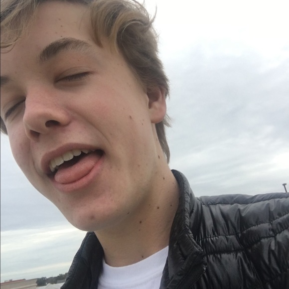 Profile Picture of Henry Meyers (@hmeye1) on Poshmark