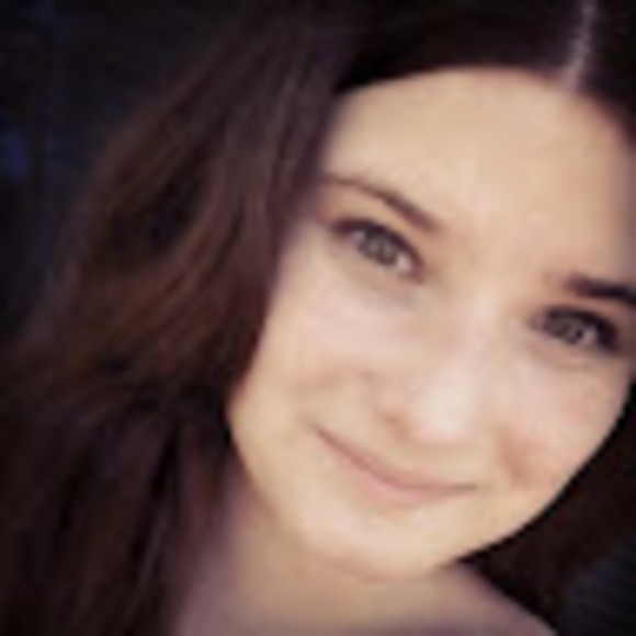 Profile Picture of Cassandra Thomason (@cassandratho392) on Poshmark