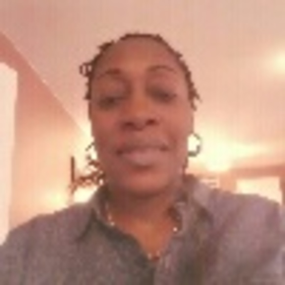 Profile Picture of Vivia Johnson (@velt) on Poshmark