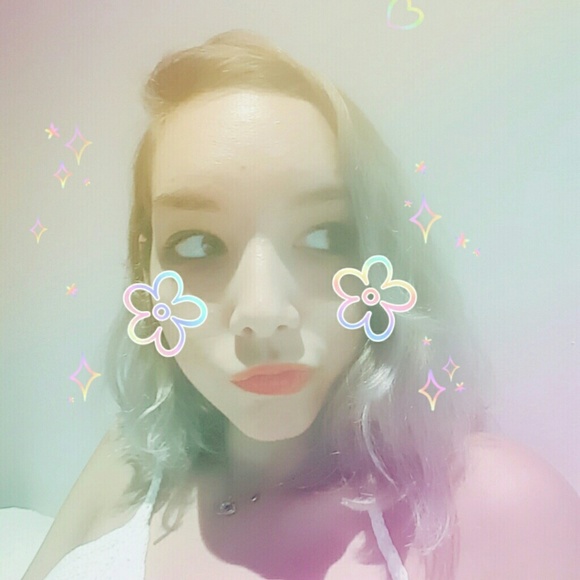 Profile Picture of Nathalie Ziesemer (@nathizie) on Poshmark