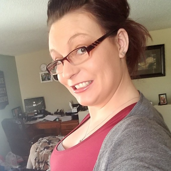 Profile Picture of Jerica Lahlum (@jerica3200) on Poshmark