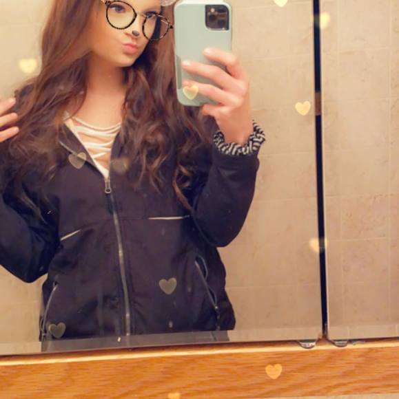 Profile Picture of Shayna Lamoreux (@kantner_s) on Poshmark