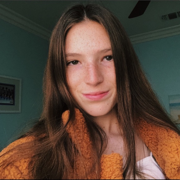 Profile Picture of Brooke Stadtherr (@brookestadtherr) on Poshmark